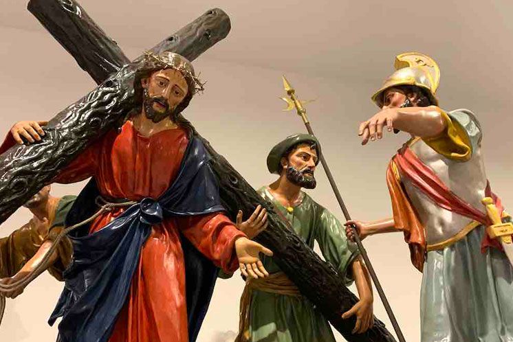 Via Crucis con le Vare: memoria della passione