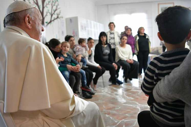 Venerdì della Misericordia: Papa Francesco visita casa per detenute con figli piccoli