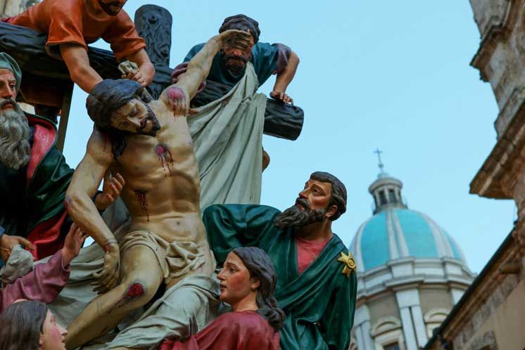 Via Crucis con le Vare: In preghiera con il Vescovo