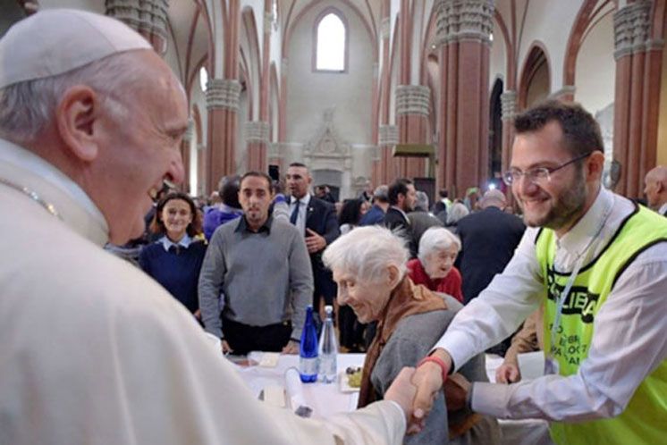 Dalla bufala sui WC alle proteste sul pranzo in chiesa a Bologna